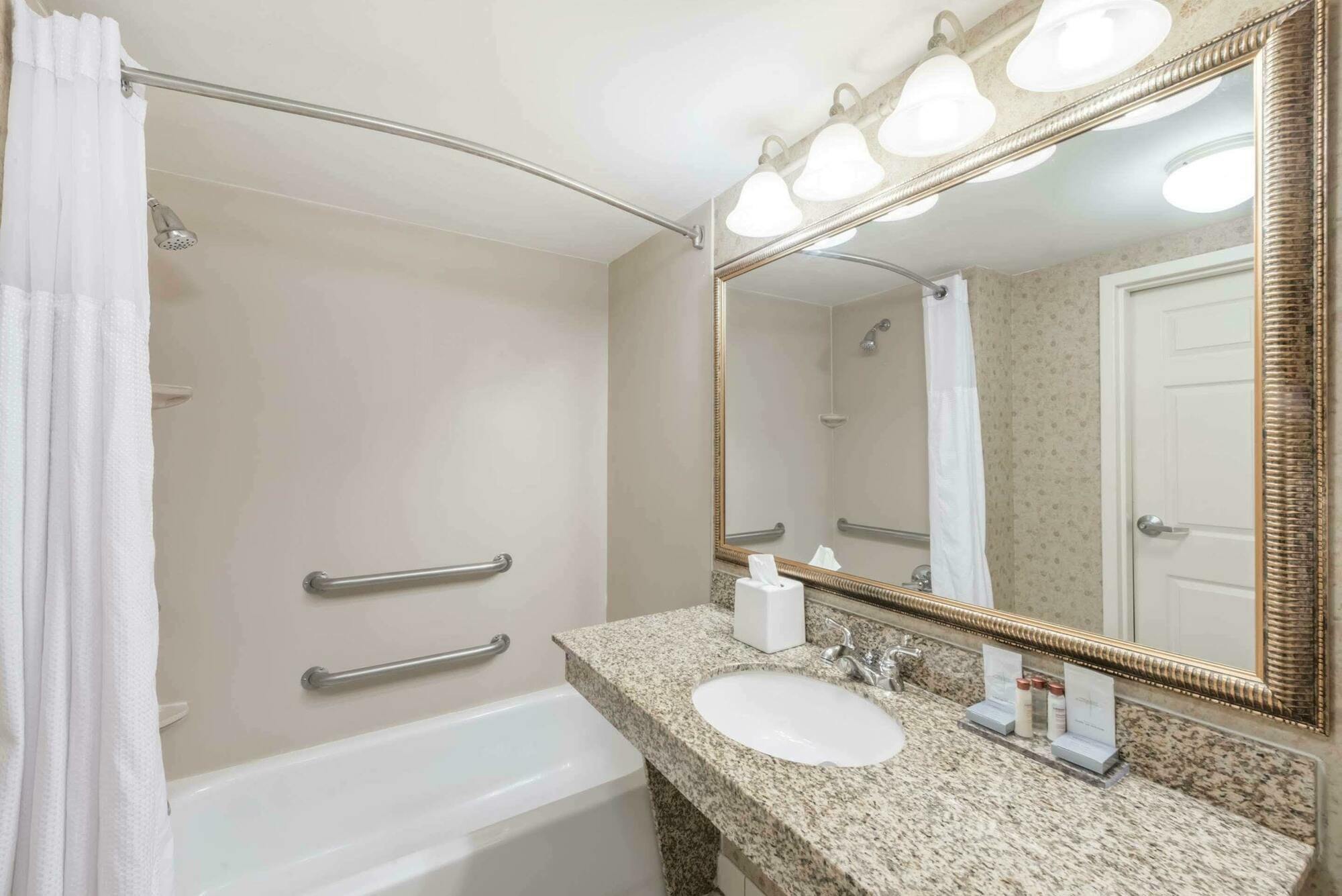 Holiday Inn Cleveland By Ihg Exterior photo